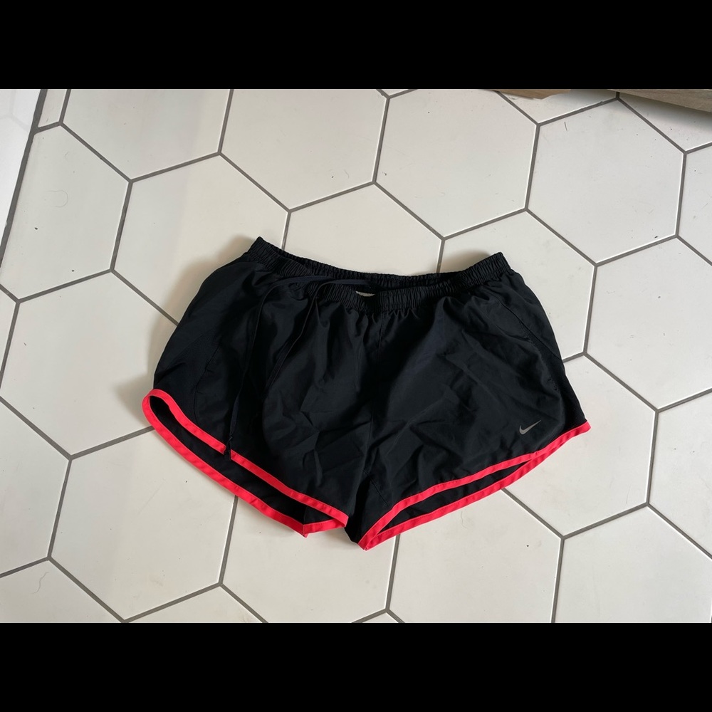 Sz L Nike shorts so cute!